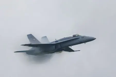 Bu ölkənin F-18 qırıcısı qəzaya - UĞRADI