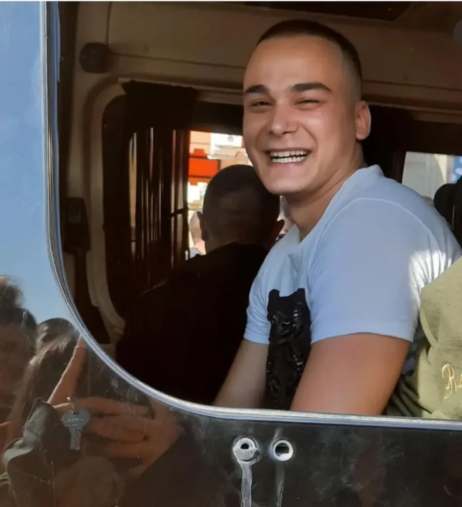 Kübra Əliyeva nəvəsini əsgərliyə yola saldı - FOTOlar