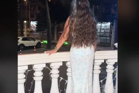 Azərbaycanlı məşhur rəqqasə bağ evində kişi müğənni ilə BELƏ ƏYLƏNDİ + VİDEO