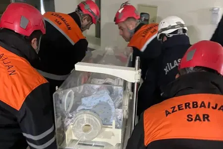 “Tibb bacıları körpələri qoyub mətbəxdə çay içiblər...”