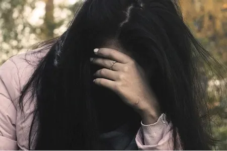 15 yaşlı qız anasını - BIÇAQLADI