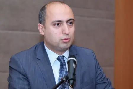 Nazir bu alimləri, görün, necə ifşa etdi