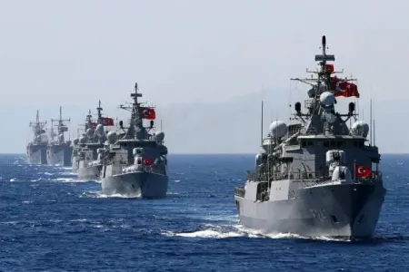 SON DƏQİQƏ: Türkiyənin hərbi gəmiləri Livanın Beyrut limanına gəldi