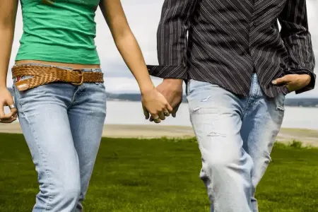 Salyanda 45 yaşlı kişi qızının sinif yoldaşını evinə çağırdı, - onunla...