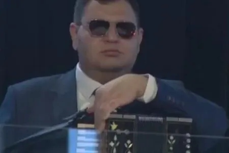 Bu görmə məhdudiyyətli gənc azərbaycanlı tanınmışın - ÖVLADI İMİŞ - FOTO