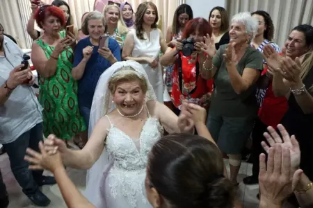 83 yaşında bəysiz - TOY ELƏDİ