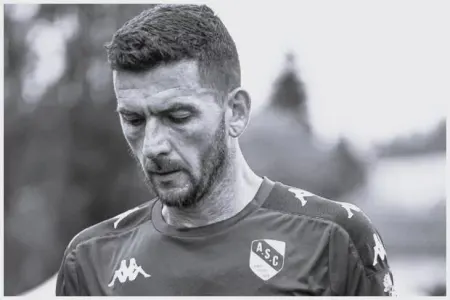 Daha bir futbolçu vəfat etdi