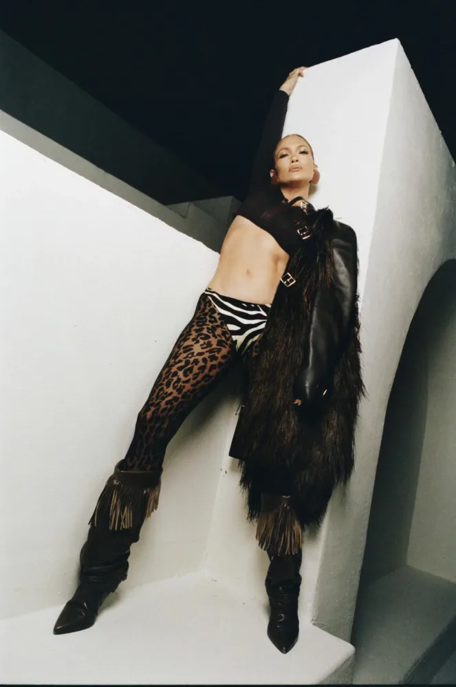 55 yaşlı Lopezdən nəfəskəsən FOTOSESSİYA