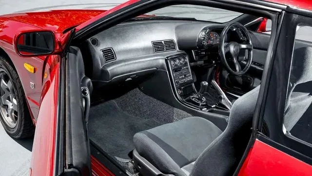 "Nissan"ın baş ofisindən nadir avtomobil oğurlandı - FOTO