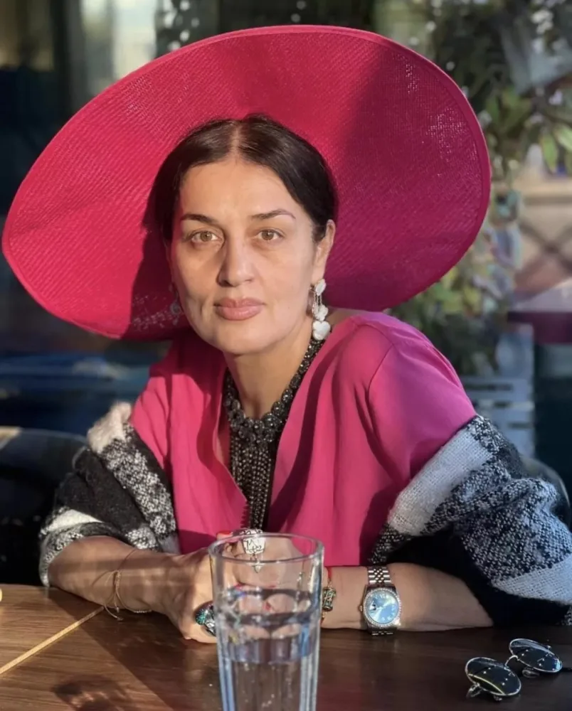 Elza Seyidcahanın makiyajsız halı - – FOTOLAR