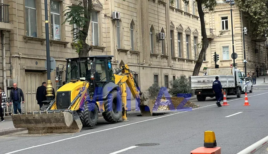 Bakının mərkəzində yol çökdü - FOTO