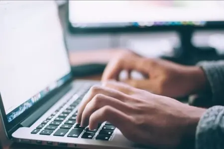 75 yaşlı qadın yanlışlıqla bu ölkələri - internetsiz qoydu