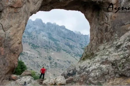 Lerikdə füsunkar təbiət möcüzəsi: “Dağlar qapısı”