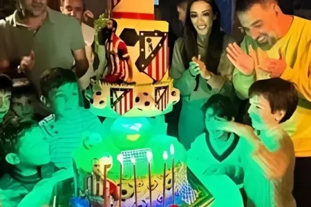 Arda Turanın oğlunun nəhəng - Ad Günü Tortu - FOTO