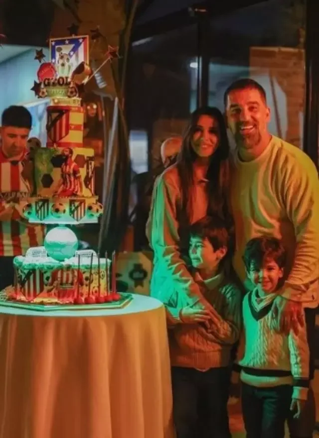 Arda Turanın oğlunun nəhəng - Ad Günü Tortu - FOTO