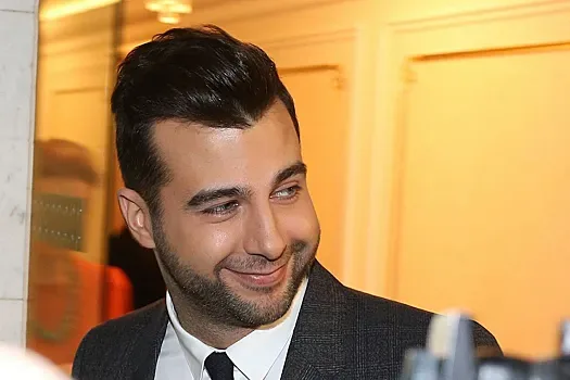 Boş səhifələri olan kitabını satıb milyonlar qazandı - FOTO