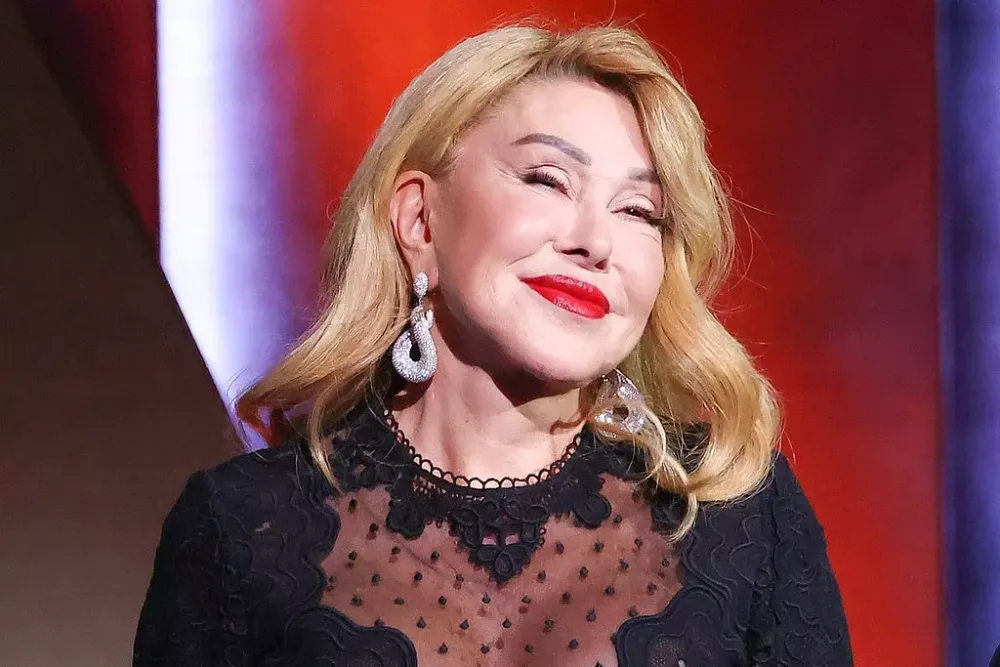 Məşhur müğənni plastik əməliyyatlara - MİLYONLAR XƏRCLƏDİ - FOTO