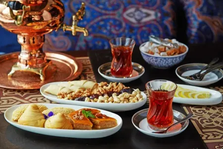Məşhur meyxanaçının restoranında 1 manata milçək “satılır” - – VİDEO