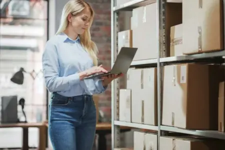 Ayaq üstə işləməyin görünməz təhlükəsi: - Alimlərdən xəbərdarlıq