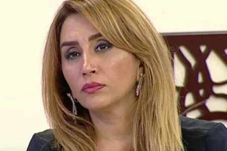 Qaloşla səhnəyə çıxdı, polis bölməsinə aparıldı, Erməni şair onun haqqında kitab buraxdı