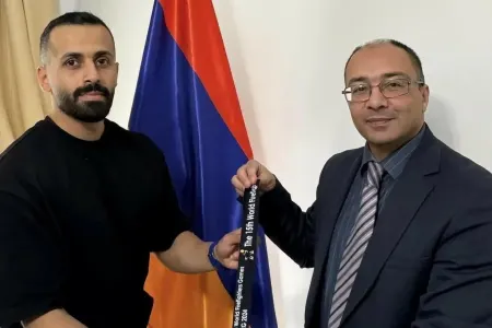 İranlı idmançı qızıl medalını erməni səfirə verdi