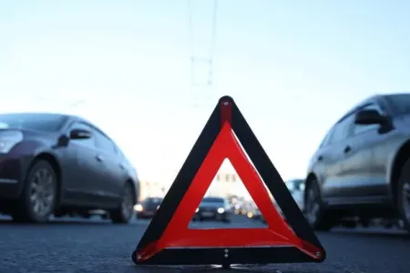 İki avtomobil toqquşub, ölən var