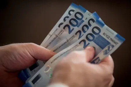 Bu şəxslərin maaşına 280 manat əlavə edildi - – RƏSMİ