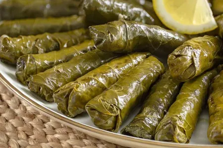 Dadlı yarpaq dolmasını belə hazırlayın - RESEPT