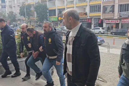 Market-market gəzib - 13 telefon oğurladı