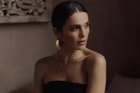 Rusiyalı müğənni 42 yaşında ana oldu