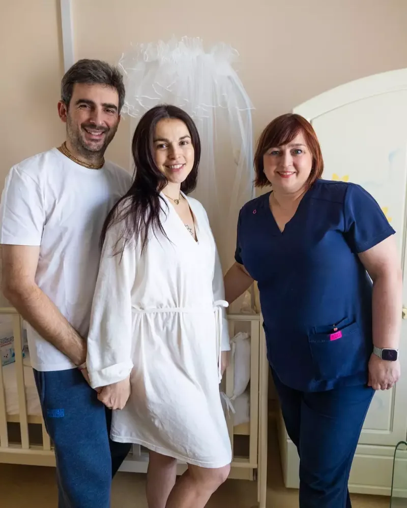 Rusiyalı müğənni 42 yaşında ana oldu