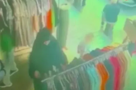3 yaşlı uşaq içərisində 15 min manatlıq qızıl olan çantanı oğurladı - Video