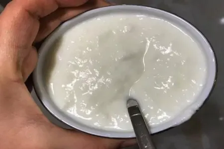 Qatığa bir çimdik əlavə edin: - Bədəndəki iltihabı və şişi aradan qaldırır