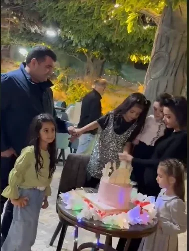 Vəfa Şərifova uşaqlarının atasını göstərdi - FOTO