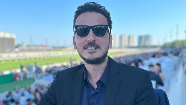Tanınmış müxbir döyüldü, xəstəxanalıq oldu