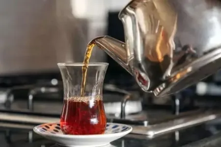 DİQQƏT! İsti çay içənlərə XƏBƏRDARLIQ