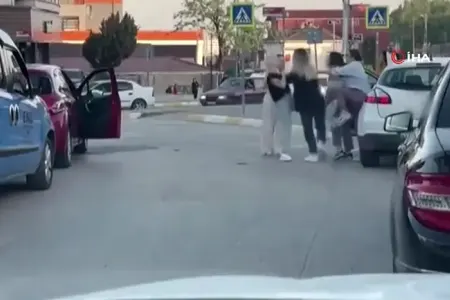 Qadın sürücü kişi sürücünü geridə qoydu - Dava düşdü