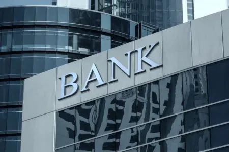 Banka silahlı basqın: yaralananlar var