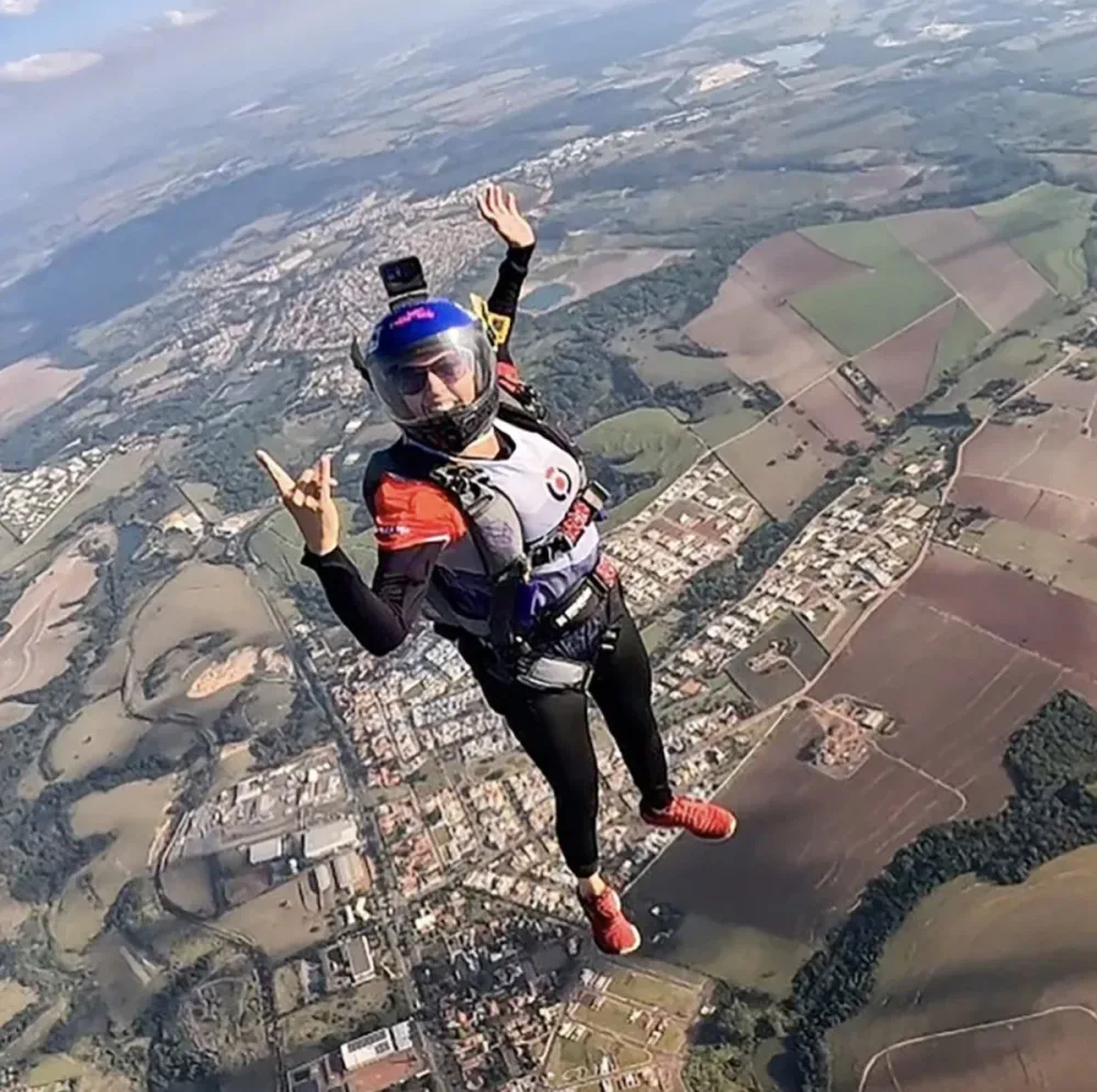 Paraşütü açılmayan qadın yıxılaraq öldü