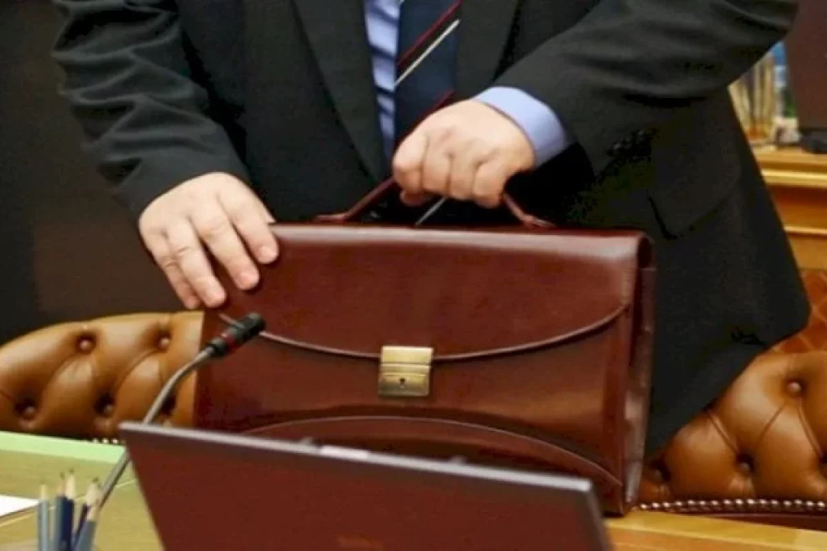 Azərbaycanda 16 vəzifəli şəxs işdən azad olundu