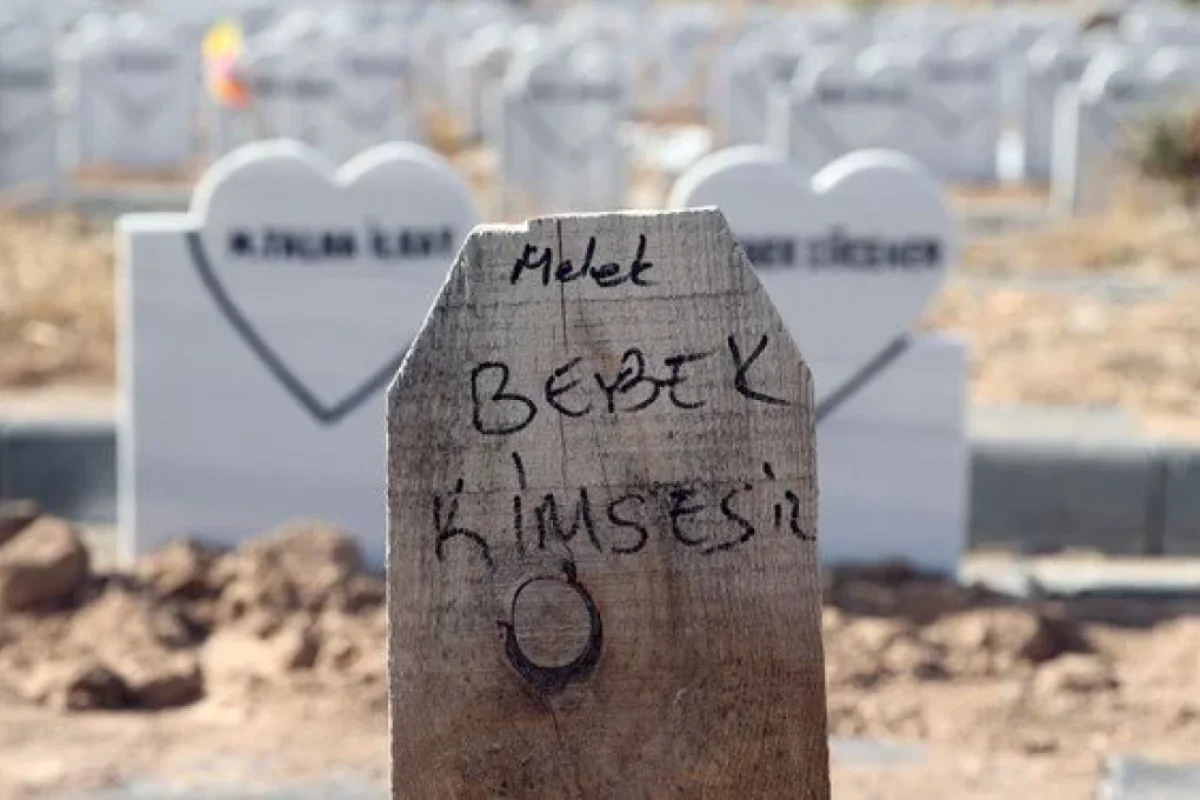 Boş tarlada kimsəsiz körpə meyiti - TAPILDI