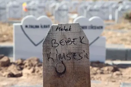 Boş tarlada kimsəsiz körpə meyiti - TAPILDI
