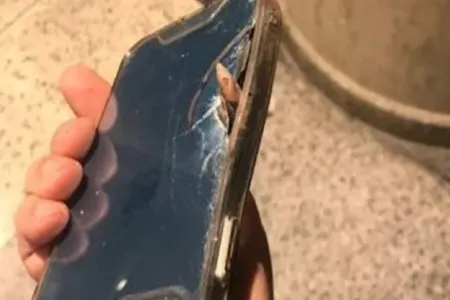 Gecə şarjda qalan “iPhone 14 Pro Max” bomba kimi partladı