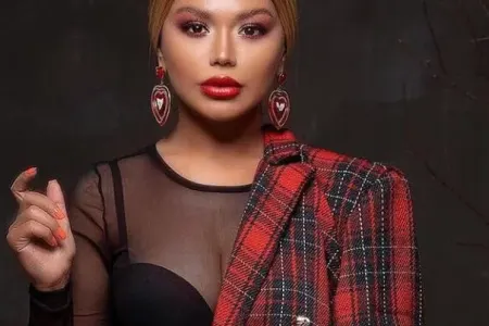 Müğənni Türkanın toyda halı - PİSLƏŞDİ