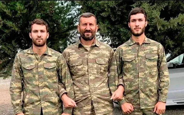 Rafael İsgəndərov şəhid dostundan danışarkən...