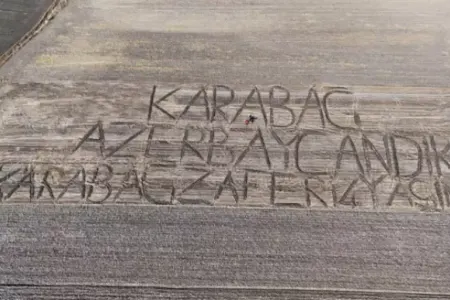 Türk fermer tarlaya şumla "Qarabağ Azərbaycandır" yazdı