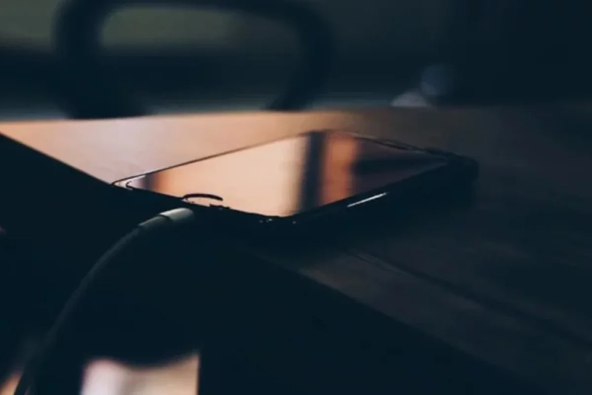 Telefonu şarjda yatanların nəzərinə: - Elə bir zərəri var ki...
