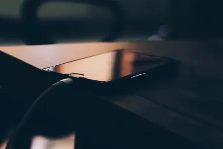 Telefonu şarjda yatanların nəzərinə: - Elə bir zərəri var ki...