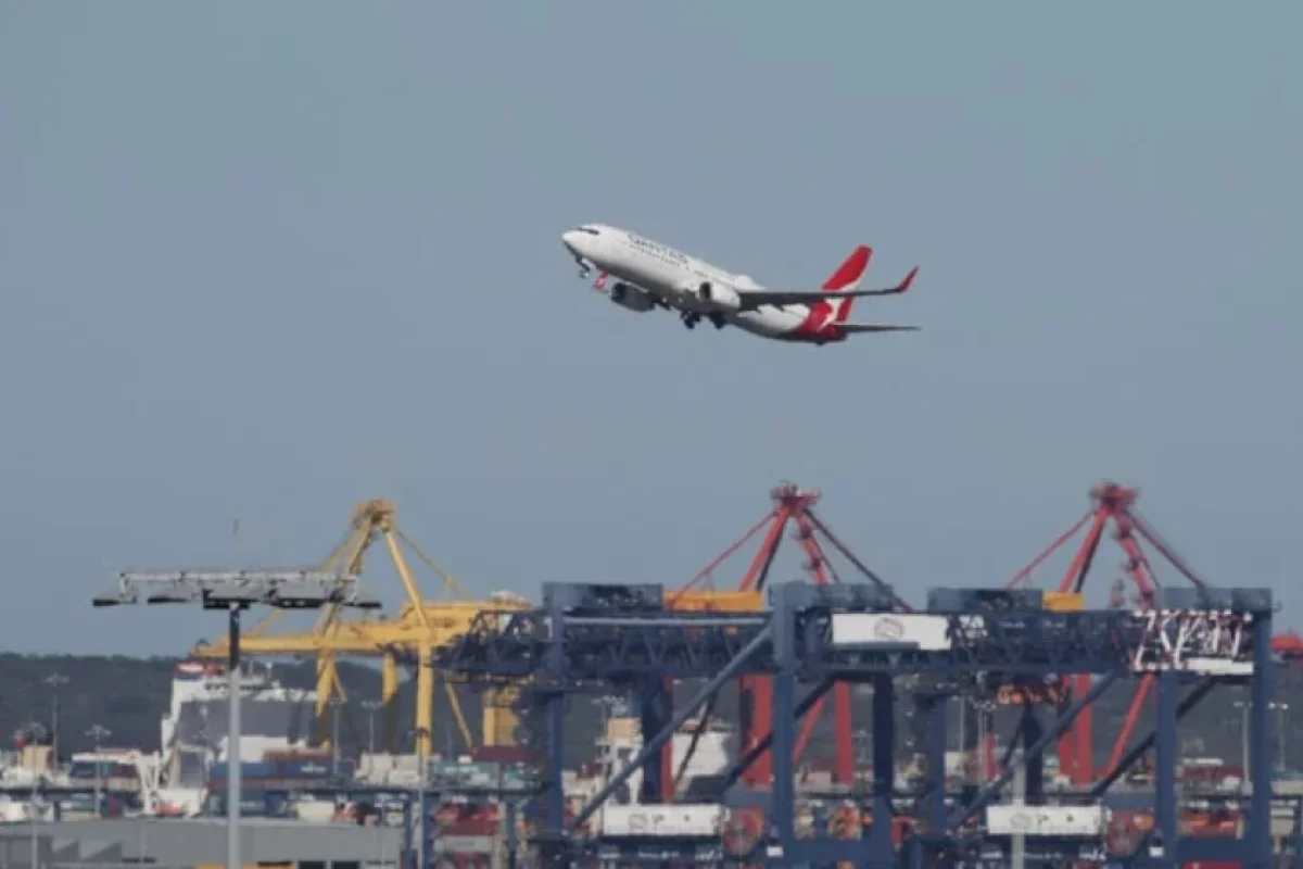 Qorxulu anlar: Təyyarənin mühərriki havaya qalxarkən alışdı