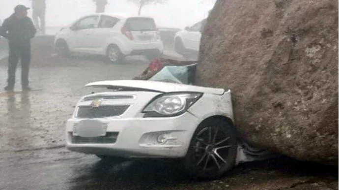 Qaya parçası “Chevrolet”in üzərinə düşdü; - 3 nəfər ölüb